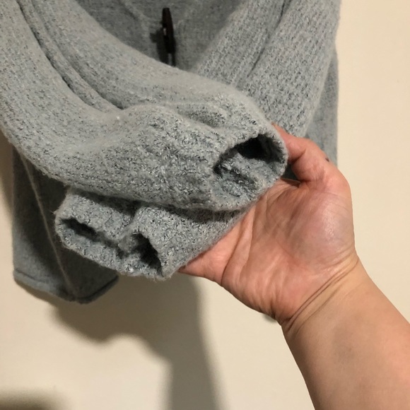 Cropped Sweater/Cardigan gray One Size Closure Button at Front Holes Down sleeve - Picture 8 of 16